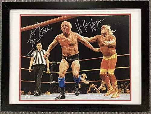 Хулк Хоган потпиша 16х20 крв фотографија Рик Флер, момче Автоматско WWF WWE врамени JSA - Автограмирани фотографии во борење